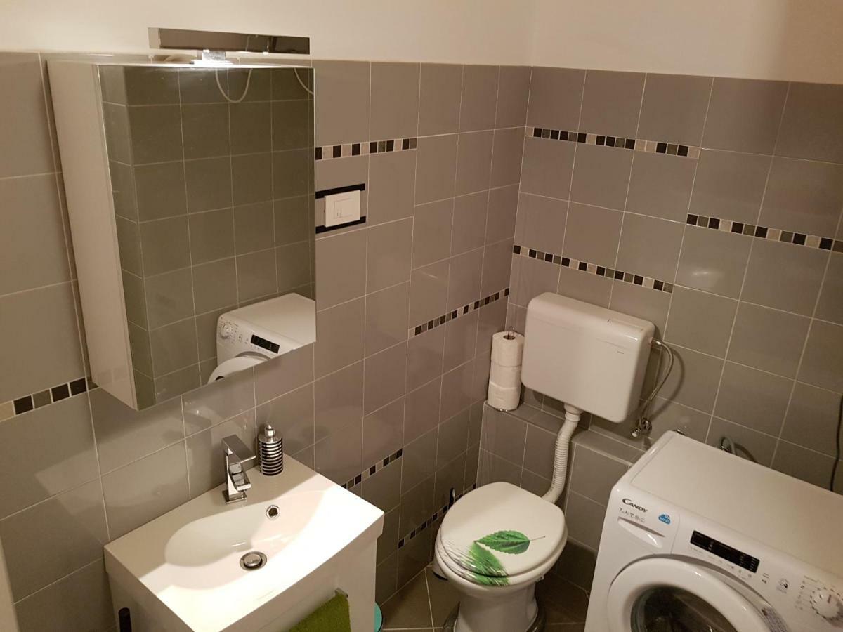 Apartment Frida โรวีน ภายนอก รูปภาพ