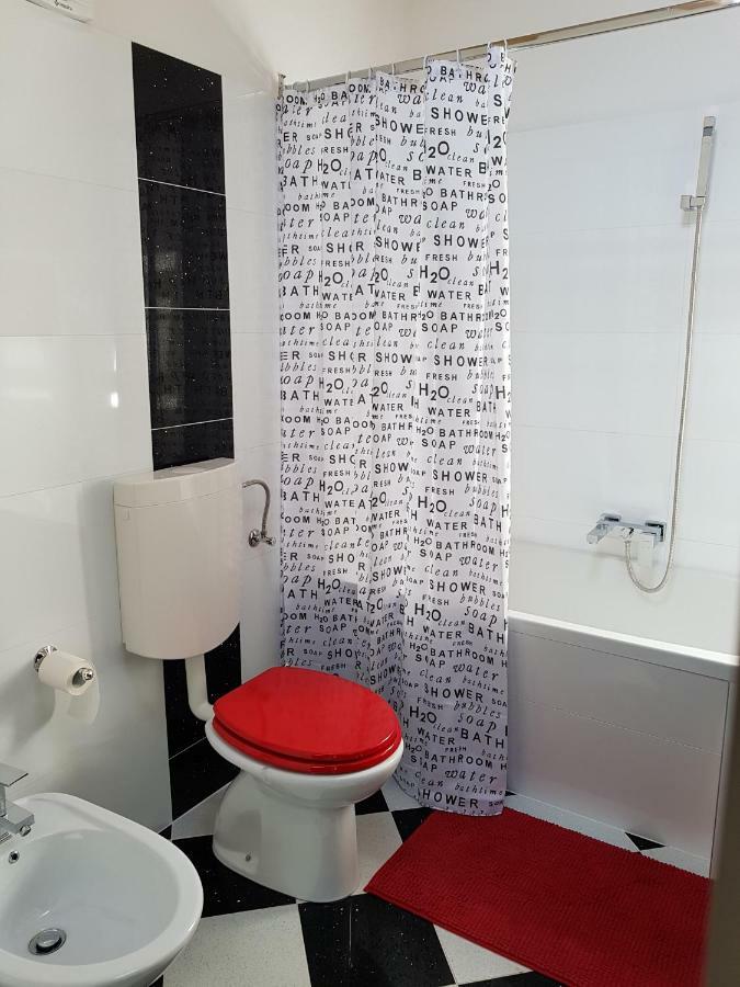 Apartment Frida โรวีน ภายนอก รูปภาพ